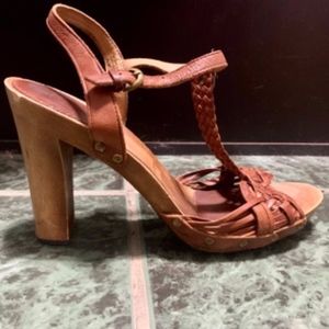 Frye Dolly T-Strap Woven Leather Heel Sandals Sz 9